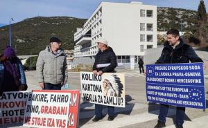 Protesti u Neumu: Pohapsiti sve koji pregovaraju